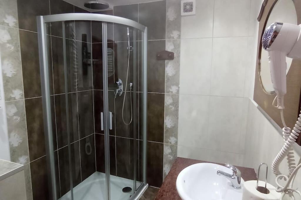 Spacious Apartment In Green District. Wrocław Eksteriør bilde